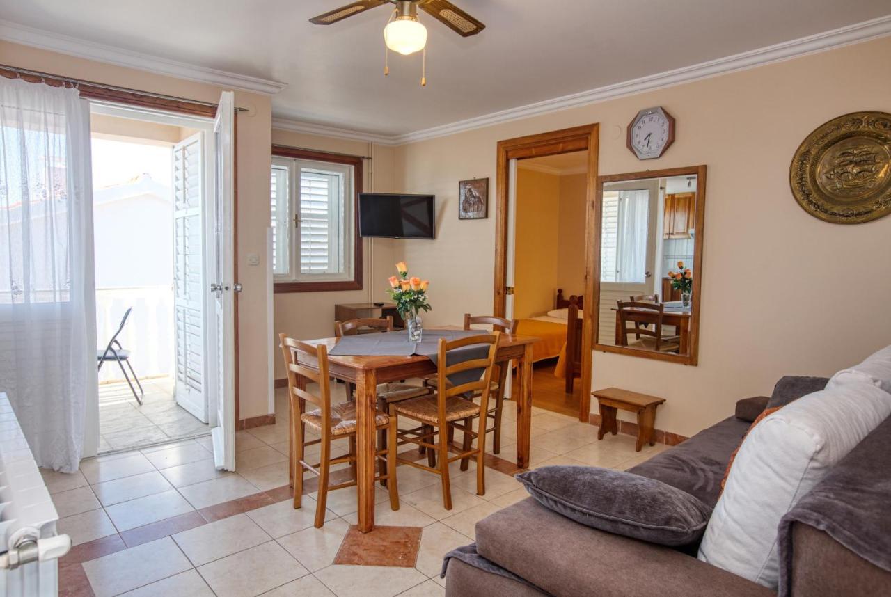 Apartments By The Sea Brodarica, Sibenik - 4194 Ngoại thất bức ảnh